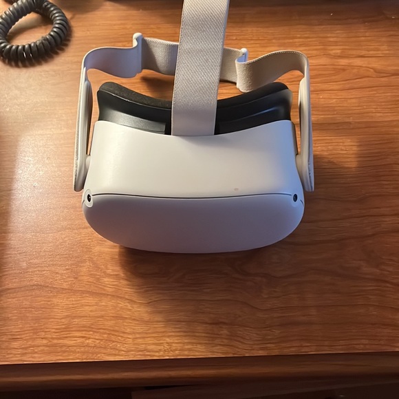 I am selling a oculus quest 2 the brand for this oculus - Picture 6 of 8